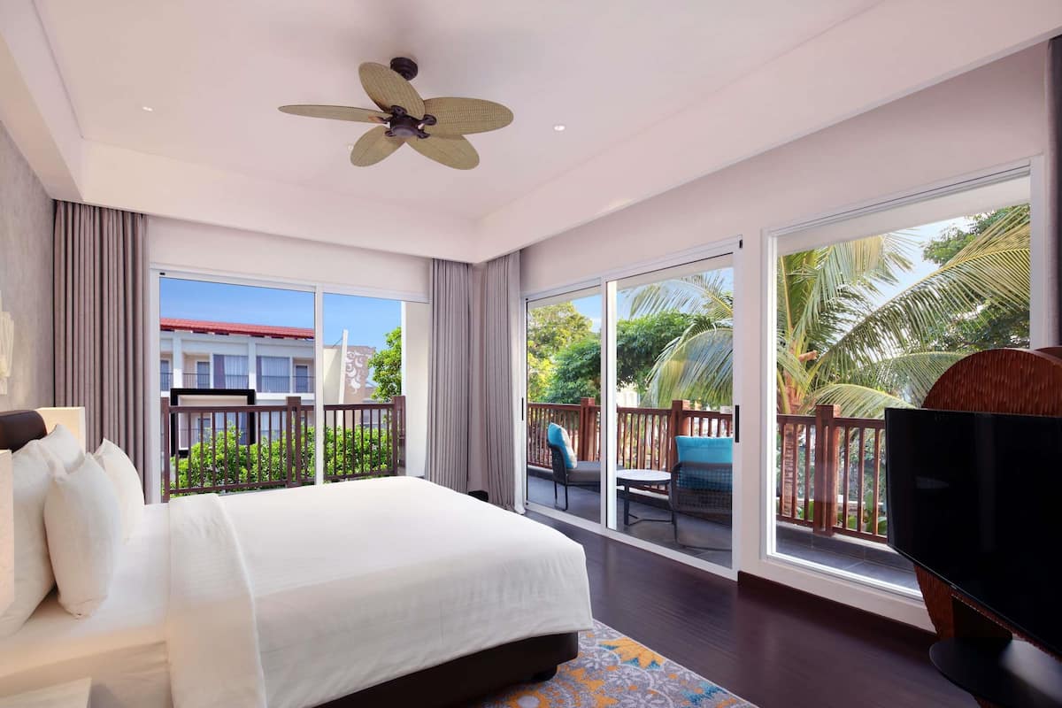 Executive-sviitti, 1 suuri parisänky | Tallelokero huoneessa, työpöytä