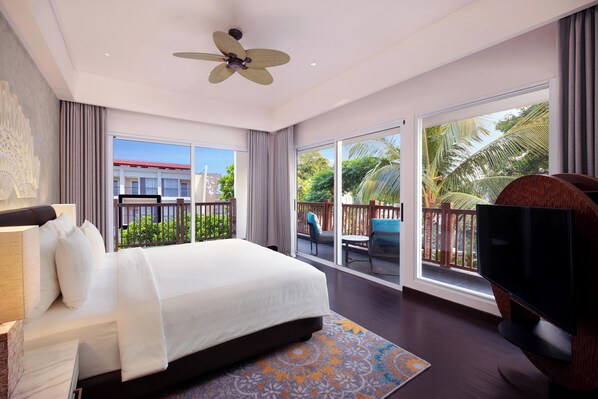 Suite Eksekutif, 1 Tempat Tidur King | Brankas, meja kerja, ruang kerja ramah laptop, dan setrika/meja setrika