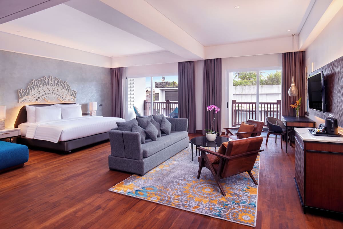Junior Suite, 1 King Bed with Sofa bed