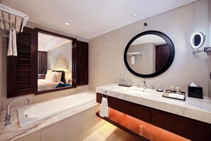 Separate bathtub and shower, eco-friendly toiletries, hair dryer