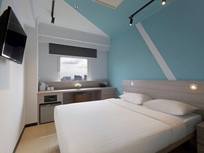 标准双人房, 1 张双人床 | 客房内保险箱、办公桌、笔记本电脑工作区、遮光窗帘