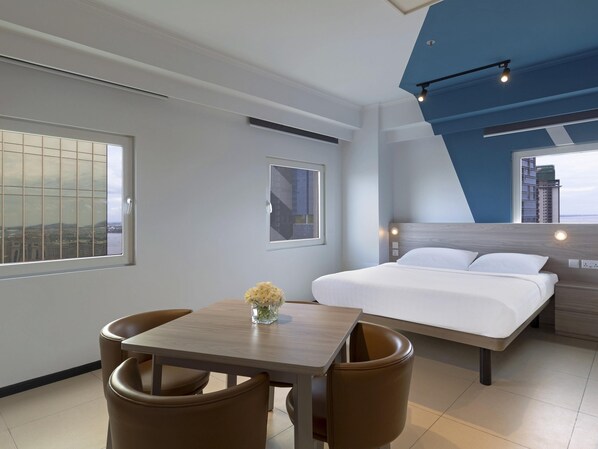 家庭双人房, 2 张双人床 | 客房内保险箱、办公桌、笔记本电脑工作区、遮光窗帘