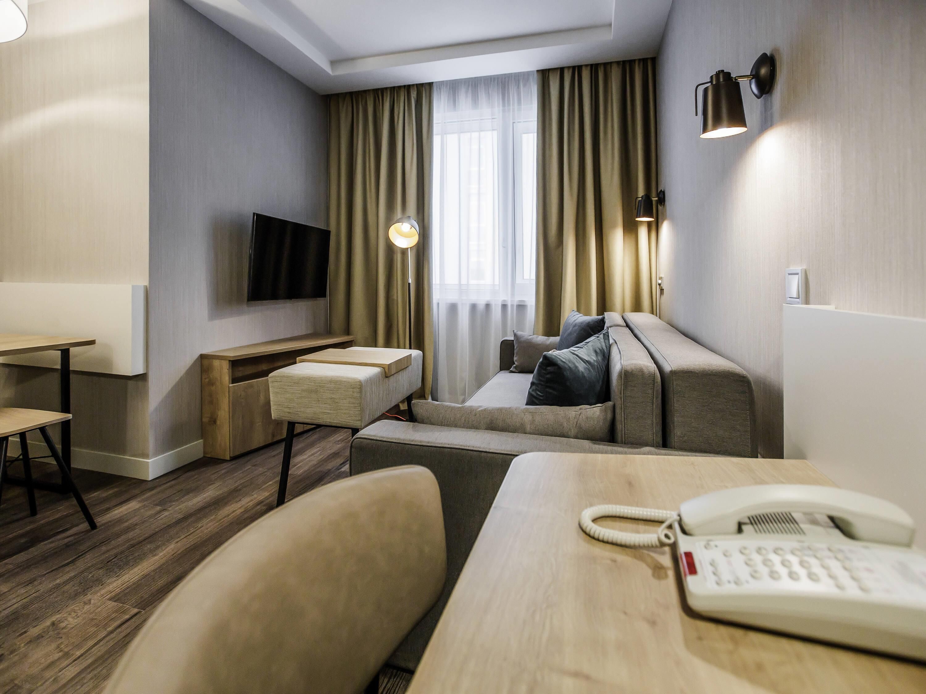 Allergikerbettwaren, Schreibtisch, laptopgeeigneter Arbeitsplatz