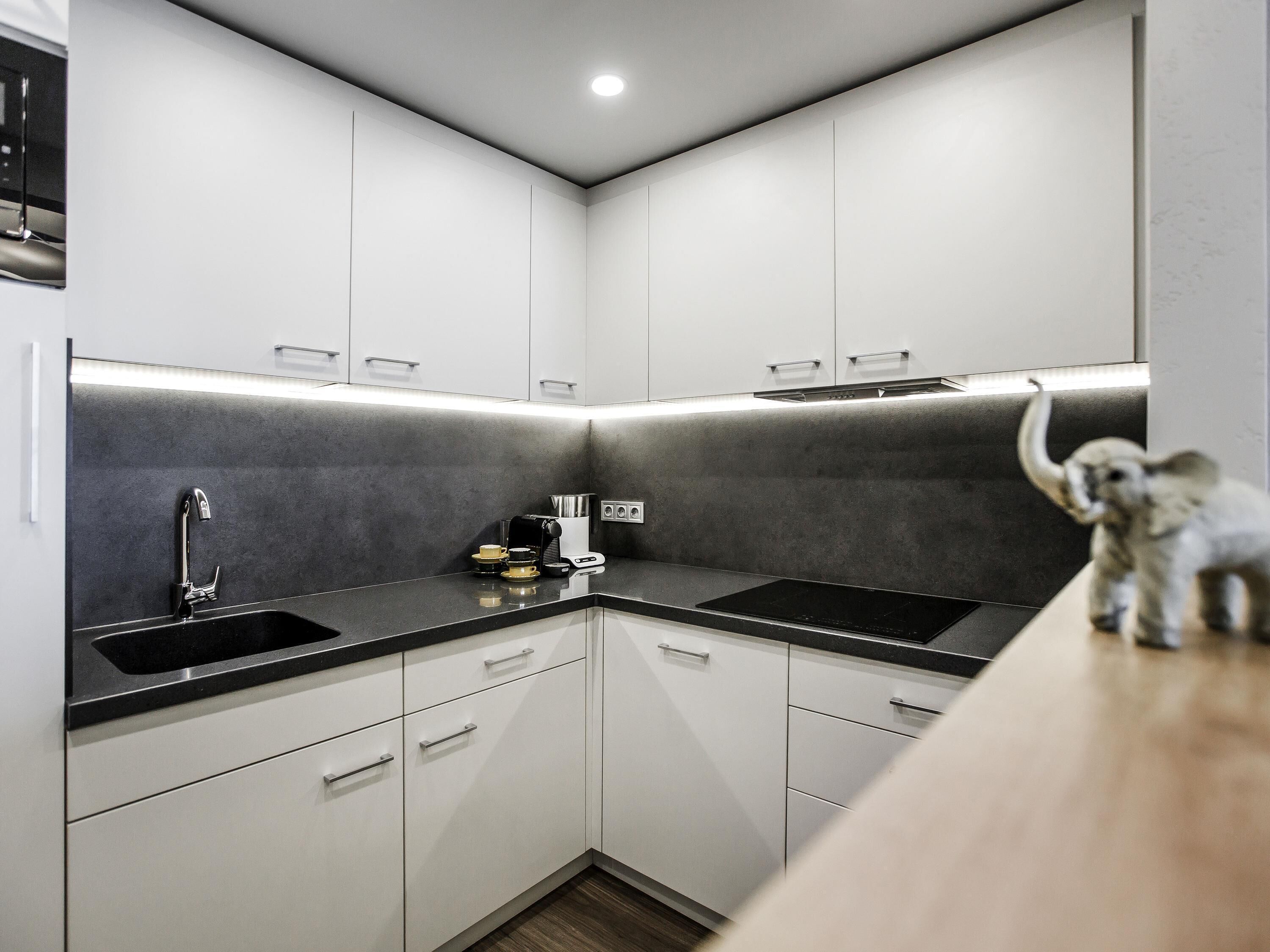 Allergikerbettwaren, Schreibtisch, laptopgeeigneter Arbeitsplatz