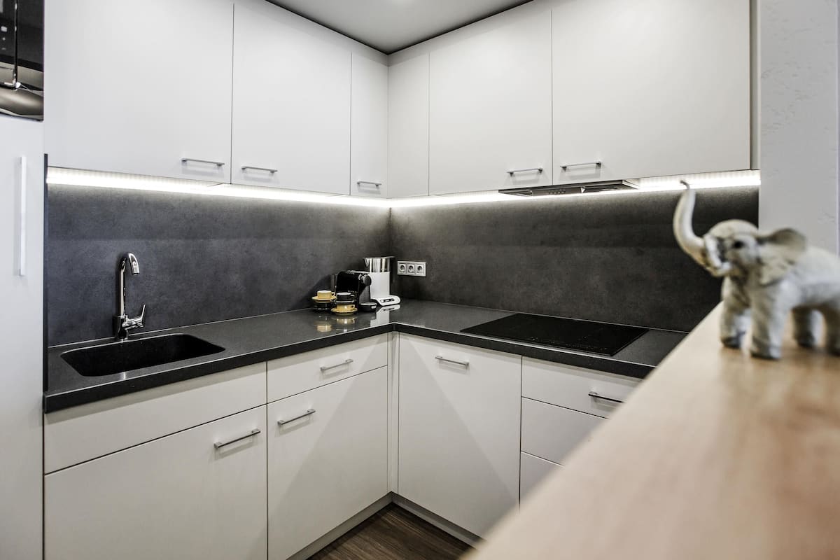 Allergikerbettwaren, Schreibtisch, laptopgeeigneter Arbeitsplatz