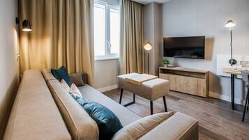 ملاءات للفراش لا تسبب الحساسية ومكتب ومساحة عمل للكمبيوتر المحمول