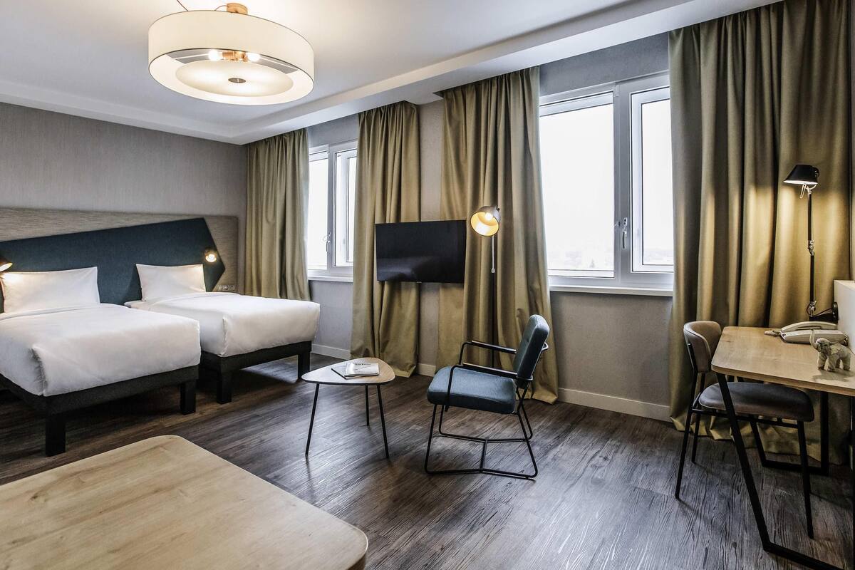 Studio, 1 Double Bed | Hypo-allergenic bedding available, desk, laptop workspace, soundproofing