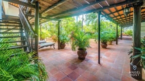 Terrace/patio - Walk to 5th Ave & Beach · Pools, Balcony & Parking (Playa del Carmen)