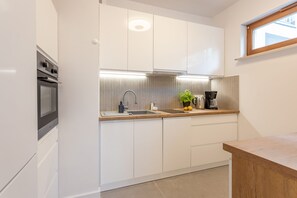 Kühlschrank, Ofen, Herdplatte, Geschirrspüler