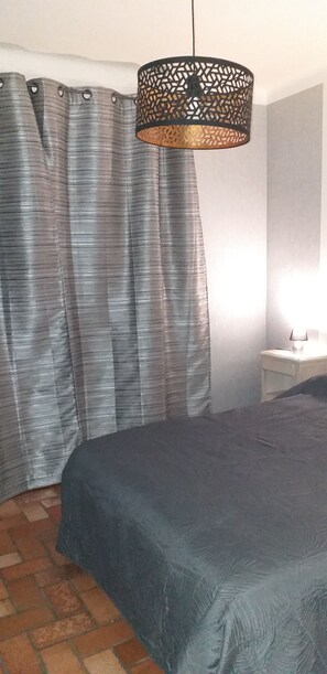 3 bedrooms, iron/ironing board, travel crib, free WiFi