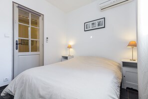 2 chambres, fer et planche à repasser, draps fournis