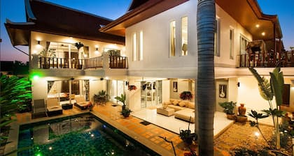 Villa downstairs includes private pool Beautifull Villa Pattaya