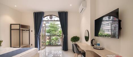 Rom – deluxe | Skrivebord, wi-fi (inkludert) og sengetøy