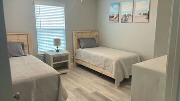 3 多间卧室、免费 WiFi、床单