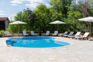 حمّام سباحة خارجي