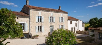 Stylish luxury villa with Cognac vineyard views and private pool