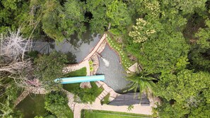 4 piscines extérieures, cabanons gratuits, chaises longues
