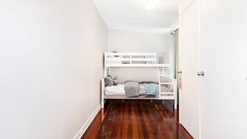 4 quartos, Wi-Fi de cortesia, roupa de cama