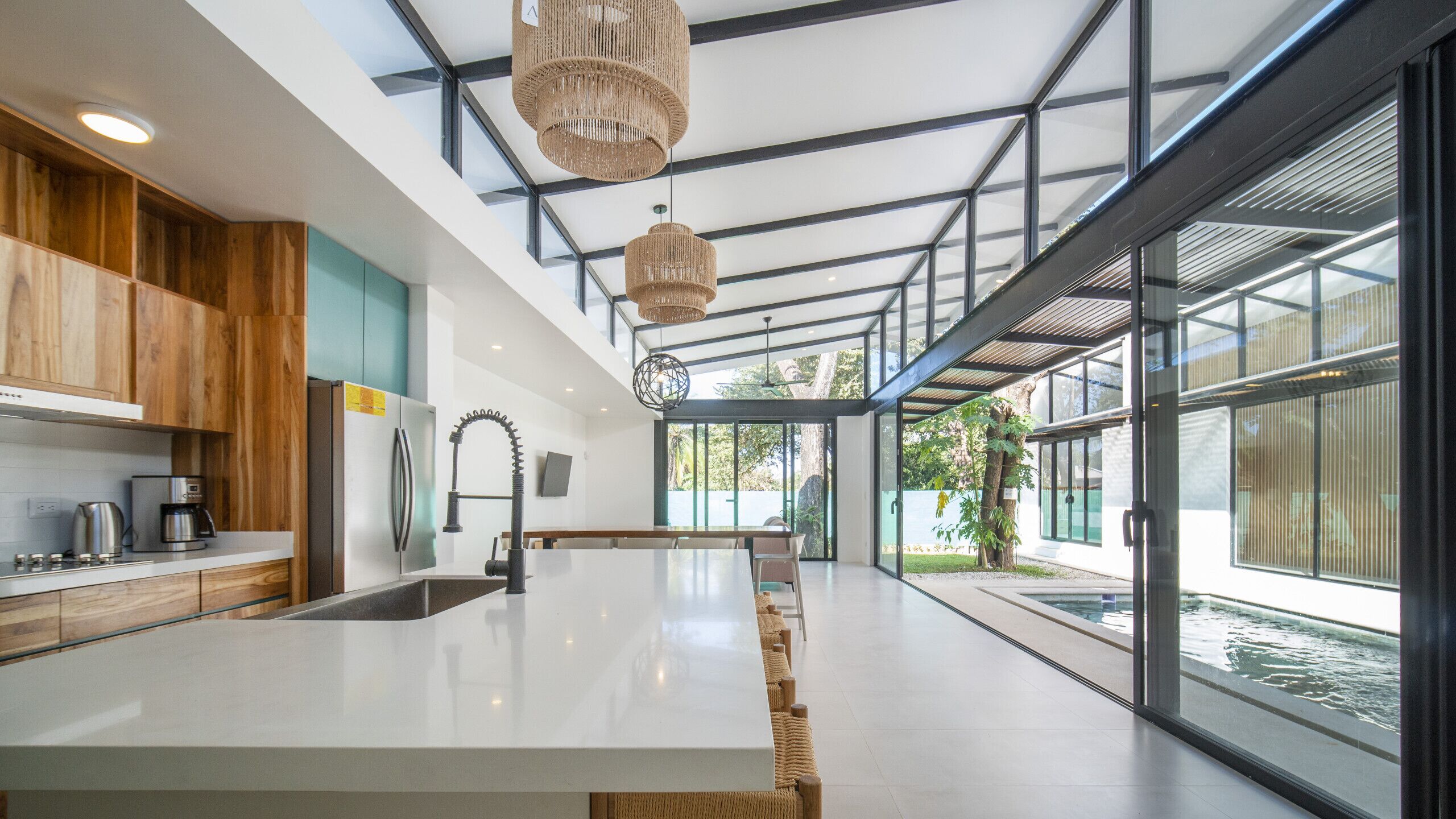 Réfrigérateur, micro-ondes, four, lave-vaisselle