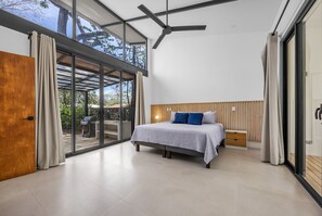 4 habitaciones, caja de seguridad en la habitación y escritorio 