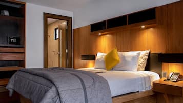 1 habitación, caja de seguridad en la habitación y escritorio
