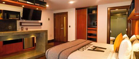 1 bedroom, in-room safe, desk, free WiFi