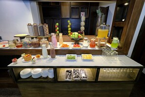 Buffet déjeuner gratuit tous les jours