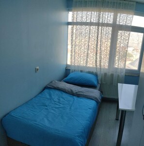 Laptop workspace, free WiFi, bed sheets - Golden Halich Hostel (Istanbul)