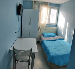 Laptop workspace, free WiFi, bed sheets - Golden Halich Hostel (Istanbul)