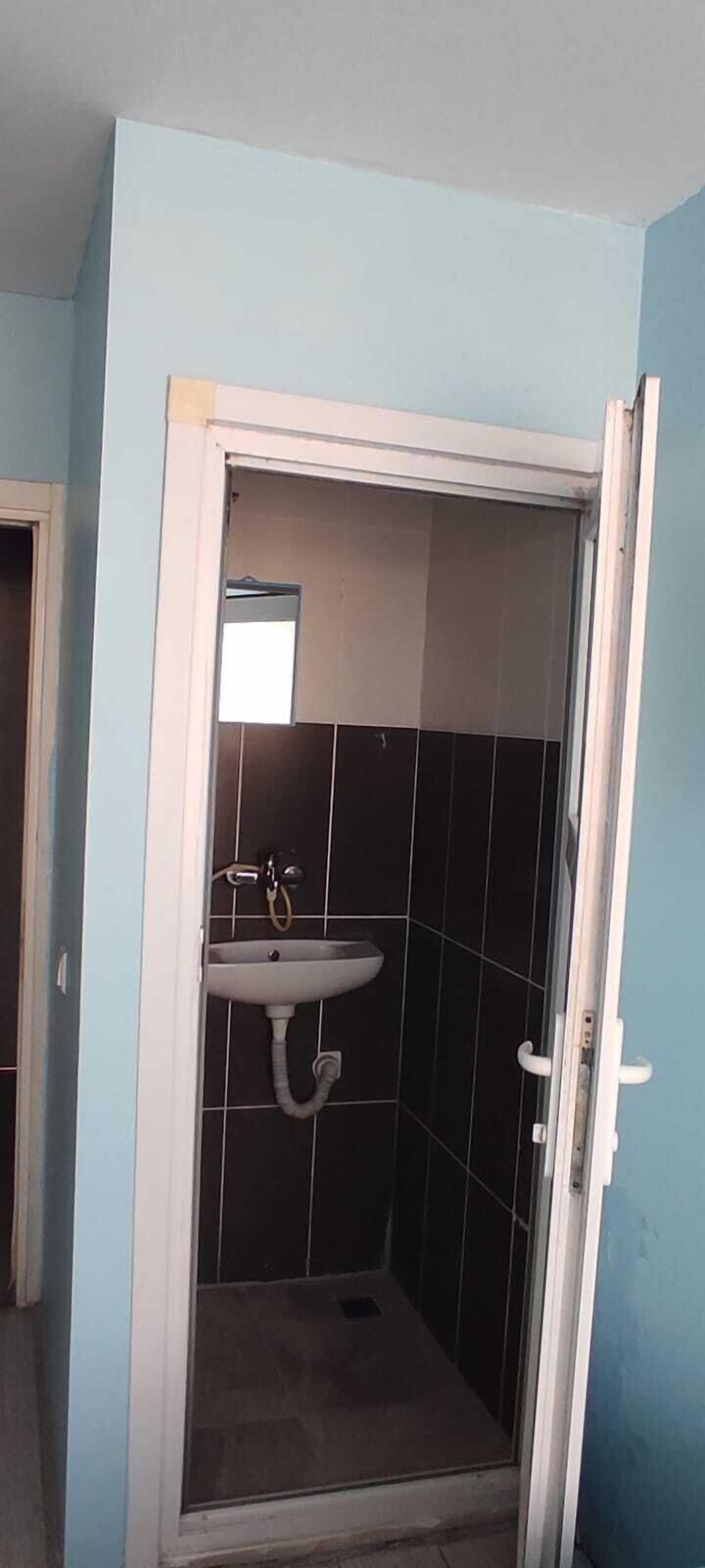 Eenpersoonskamer | Badkamer | Een douche
