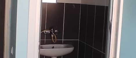 Single Room | Bathroom | Shower