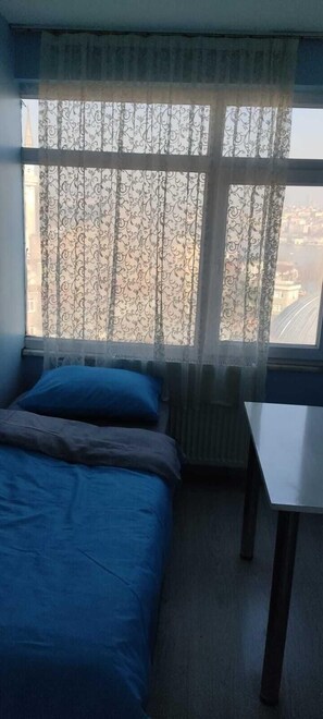 Single Room | Laptop workspace, free WiFi, bed sheets - Golden Halich Hostel (Istanbul)