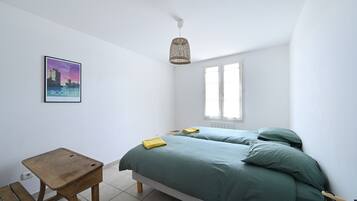 5 slaapkamers, een strijkplank/strijkijzer, reisbedje, wifi