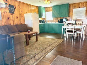 Smart TV - Waterfront Cabin with lighted fishing pier (Matagorda)