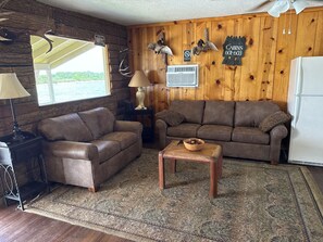 Smart TV - Waterfront Cabin with lighted fishing pier (Matagorda)