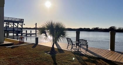 Waterfront Cabin with lighted fishing pier