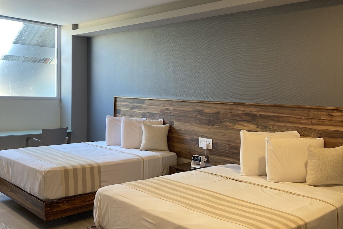 Quarto casal executivo | Roupas de cama premium, cofres nos quartos, individualmente decorados