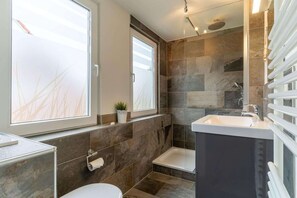 Douche, sèche-cheveux