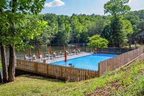 Luokittelematon kuva, 3 kautta 34, painike