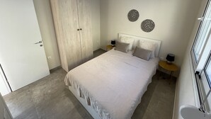 3 bedrooms, internet, bed sheets