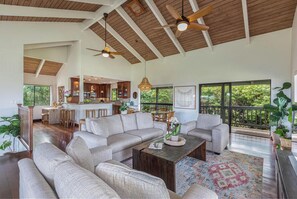 Smart TV - Privacy in Princeville with Pool, Ocean & Mountain (Princeville)