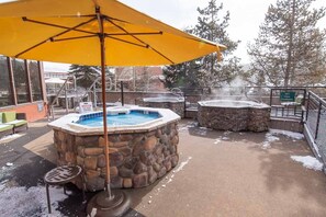 Outdoor spa tub - Beaver Run Ski View Condo: Ski-In/Out, Resort Amenities (Breckenridge)