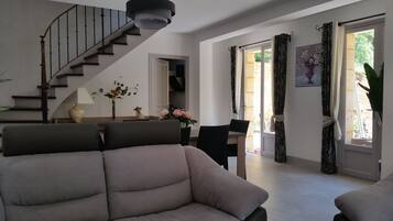 Télévision, table de tennis de table