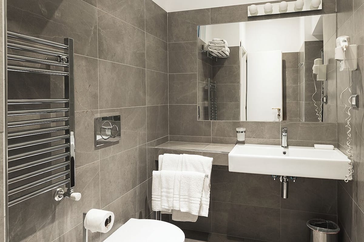 Superior Quadruple Room | Bathroom | Shower, rainfall showerhead, hair dryer, bidet