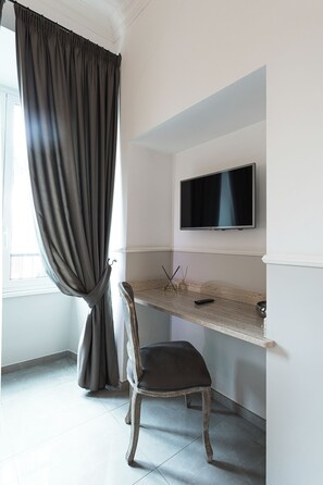 Chambre Double Supérieure | Coffres-forts dans les chambres, bureau, rideaux occultants