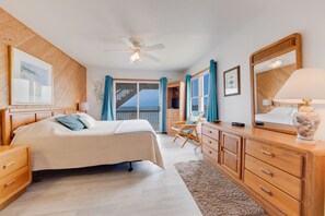 3 bedrooms, free WiFi, bed sheets - Soundfront Dog Friendly Home w/ Hot Tub, Private Windsports Access, Smart TVs (Avon)