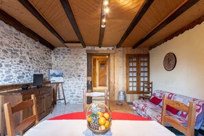 Interior - Aux Bois d'Hermy - Two Bedroom Apartment, Sleeps 6 (Marnaz)