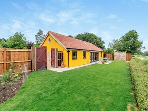 Exterior - 3 bedroom accommodation in Watton (Watton)