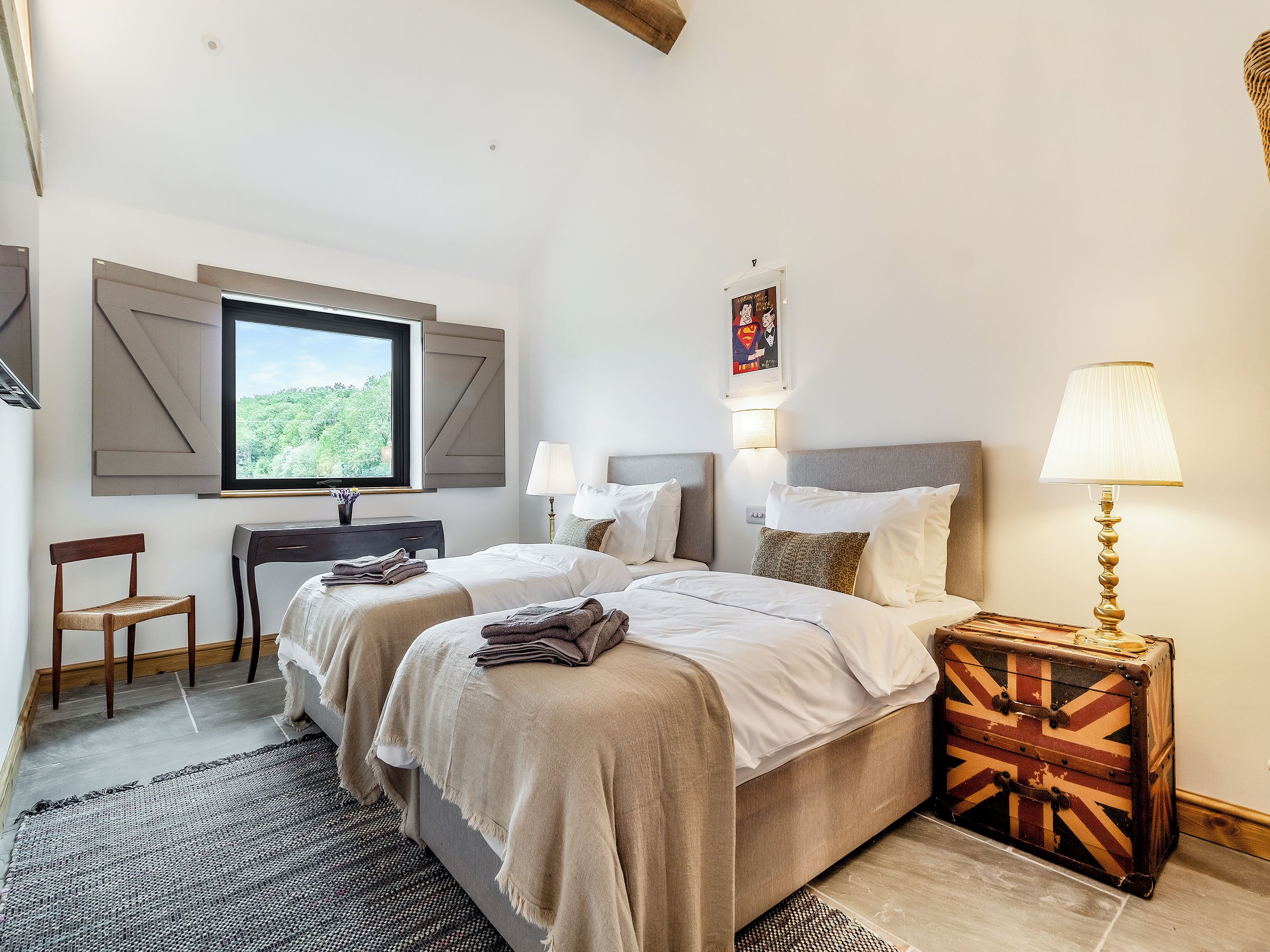 3 bedrooms, WiFi (free), bed sheets