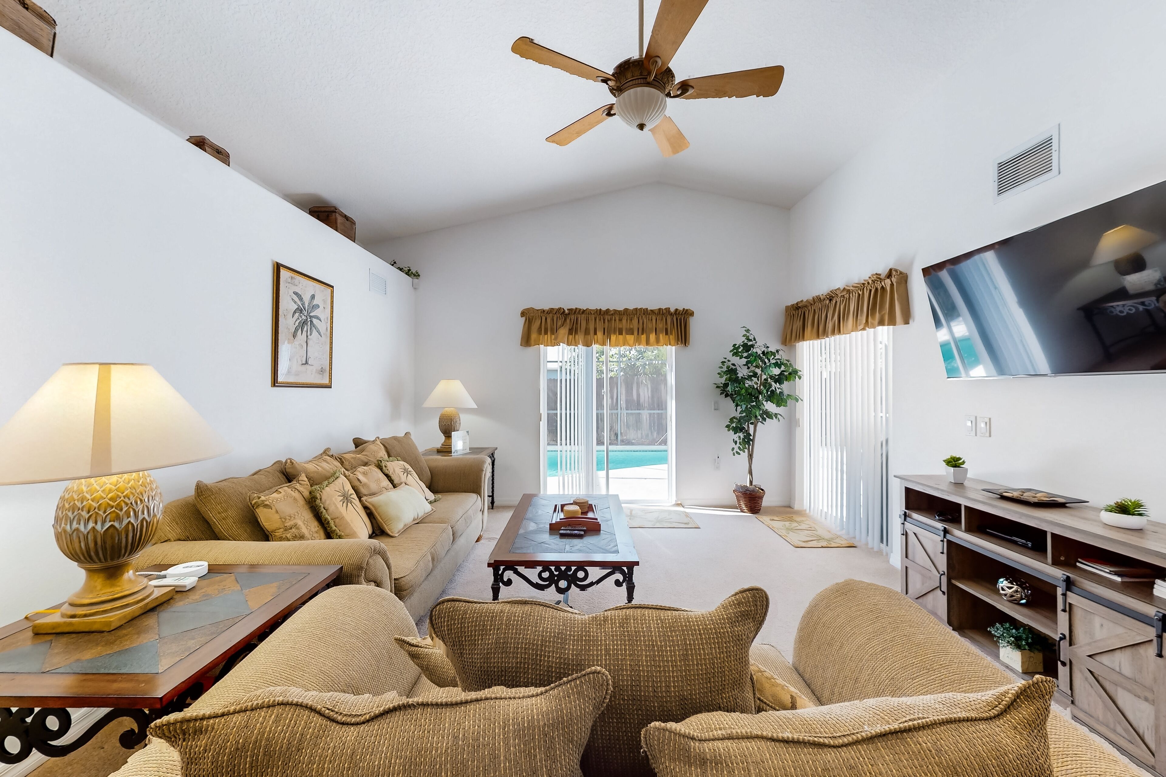 Lovely home with a private pool, grill, washer/dryer, & AC - snowbird friendly